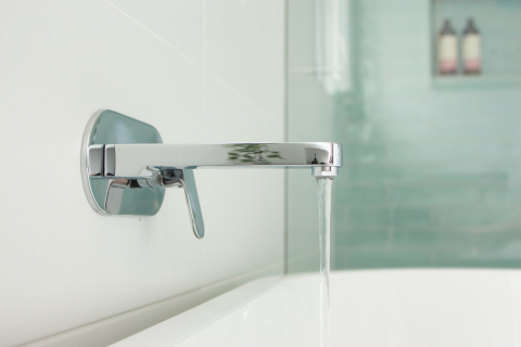 IMG_0180-480x320 Bathtub tap with running water
