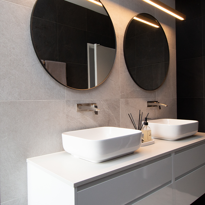 Image 1a_Custom Luxury Bathrooms-700x700 Stone tiled luxury bathroom